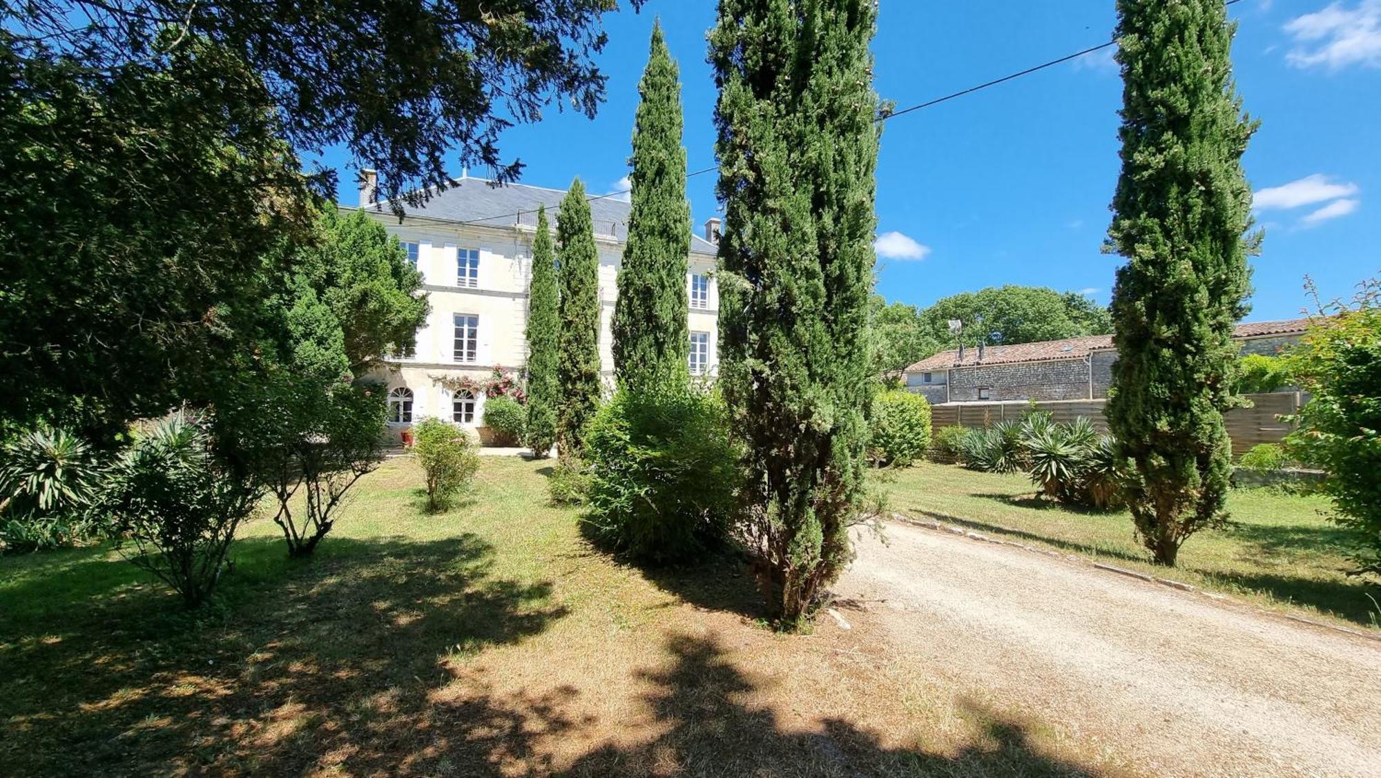Domaine De Rochebonne Vila Saint-Just-Luzac Exterior foto