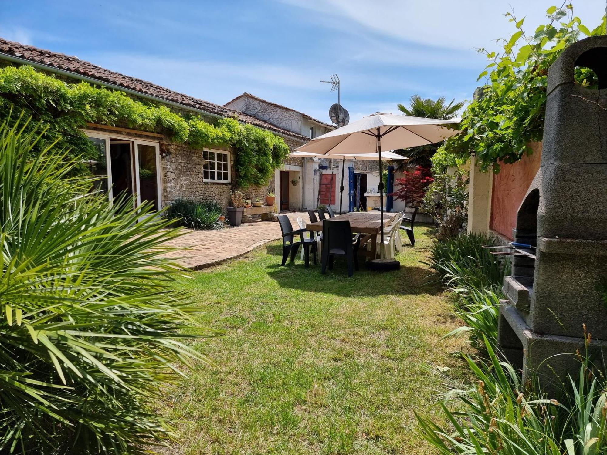 Domaine De Rochebonne Vila Saint-Just-Luzac Exterior foto