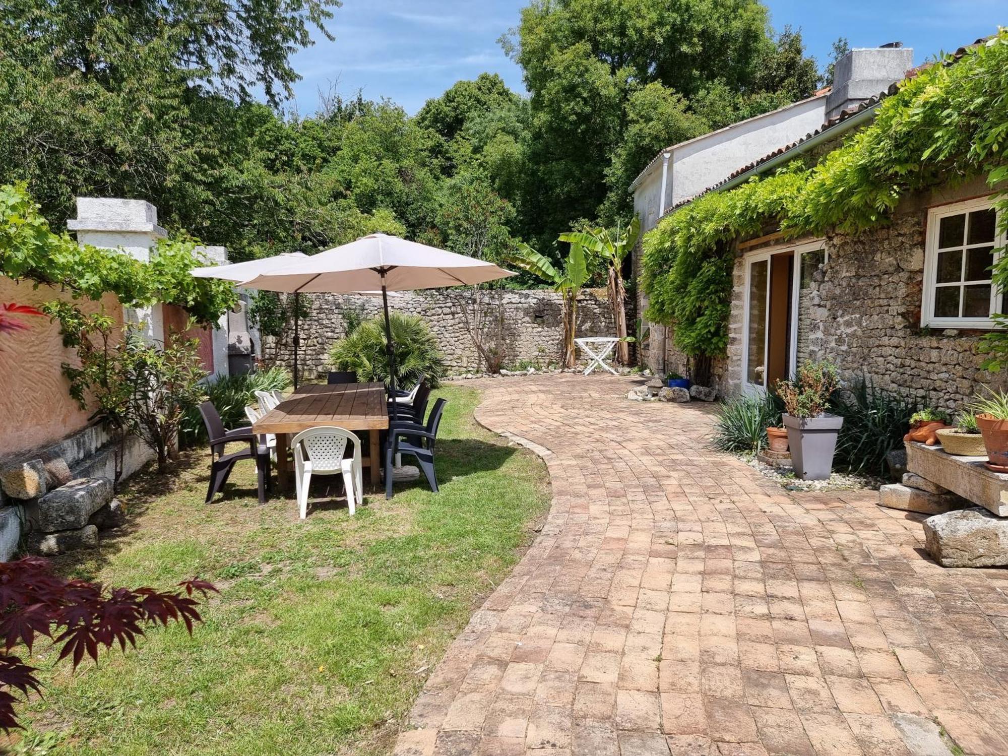 Domaine De Rochebonne Vila Saint-Just-Luzac Exterior foto