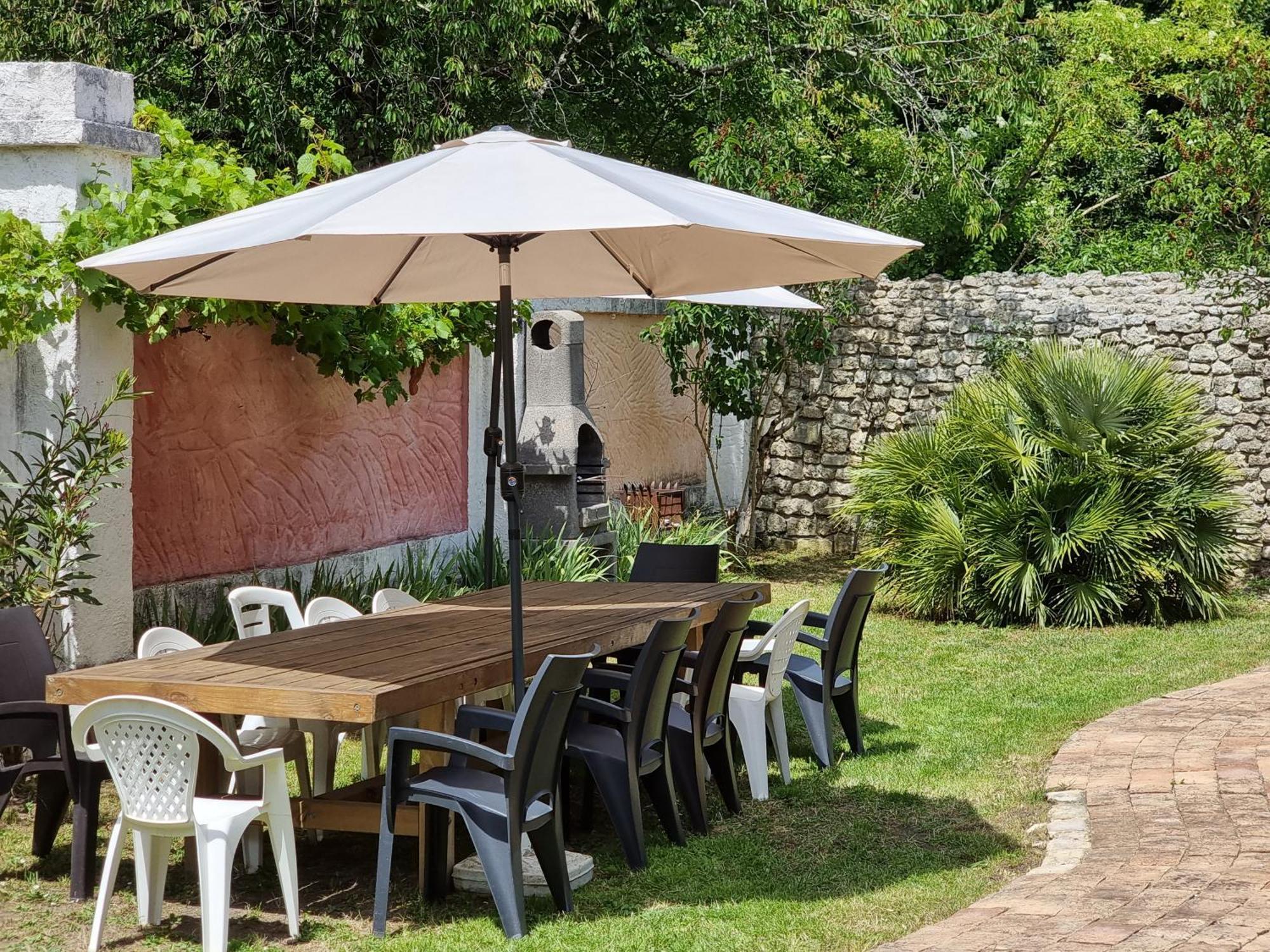 Domaine De Rochebonne Vila Saint-Just-Luzac Exterior foto