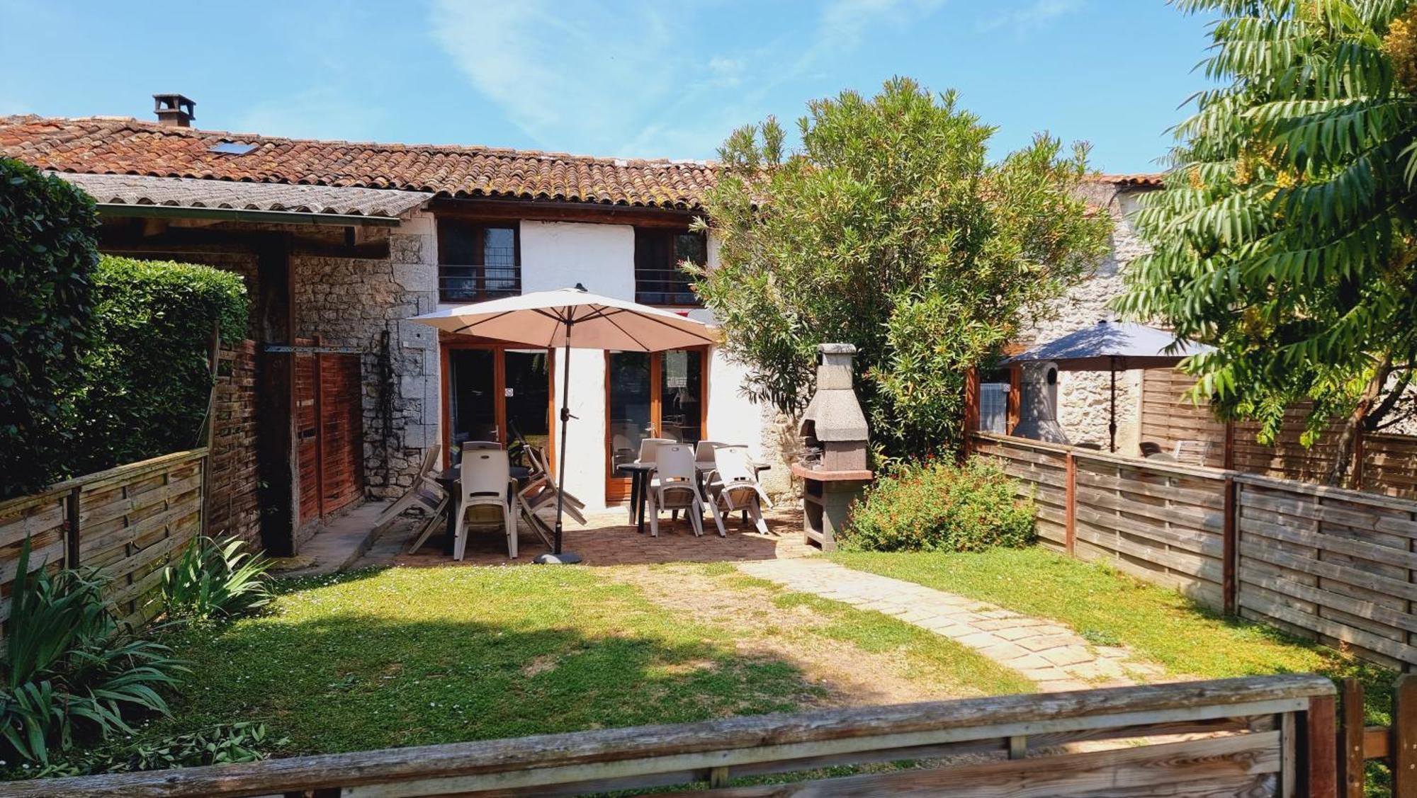 Domaine De Rochebonne Vila Saint-Just-Luzac Exterior foto