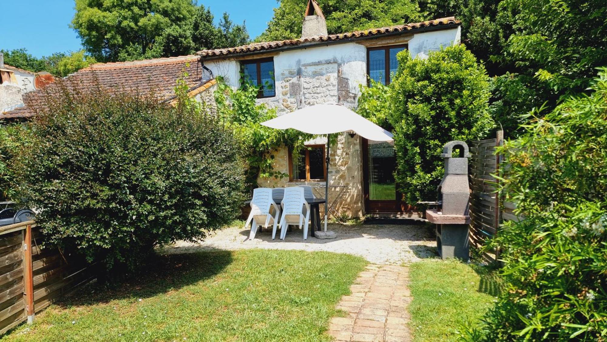 Domaine De Rochebonne Vila Saint-Just-Luzac Exterior foto