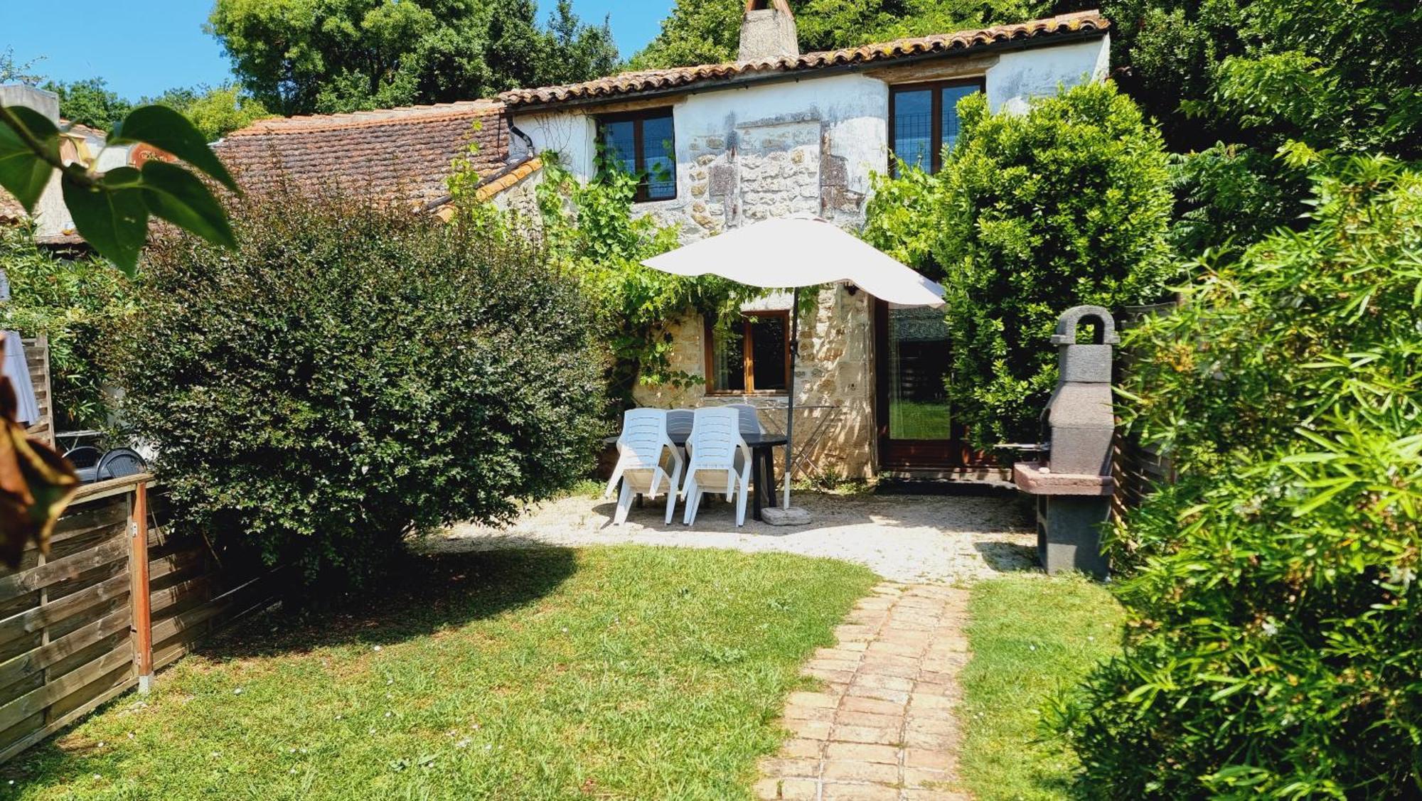 Domaine De Rochebonne Vila Saint-Just-Luzac Exterior foto